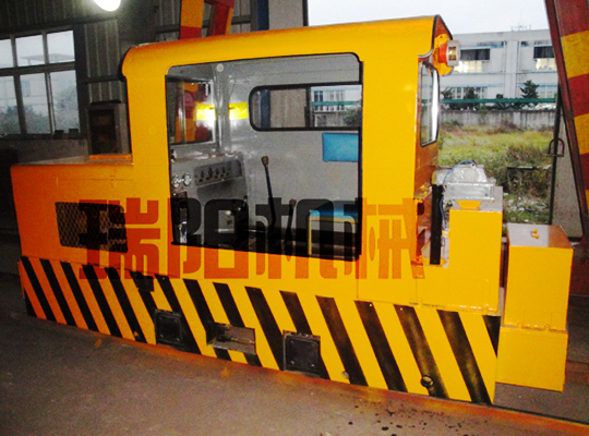 合肥CCG5.0/600/762/900雙缸礦用防爆柴油機(jī)鋼輪普軌機(jī)車(chē)
